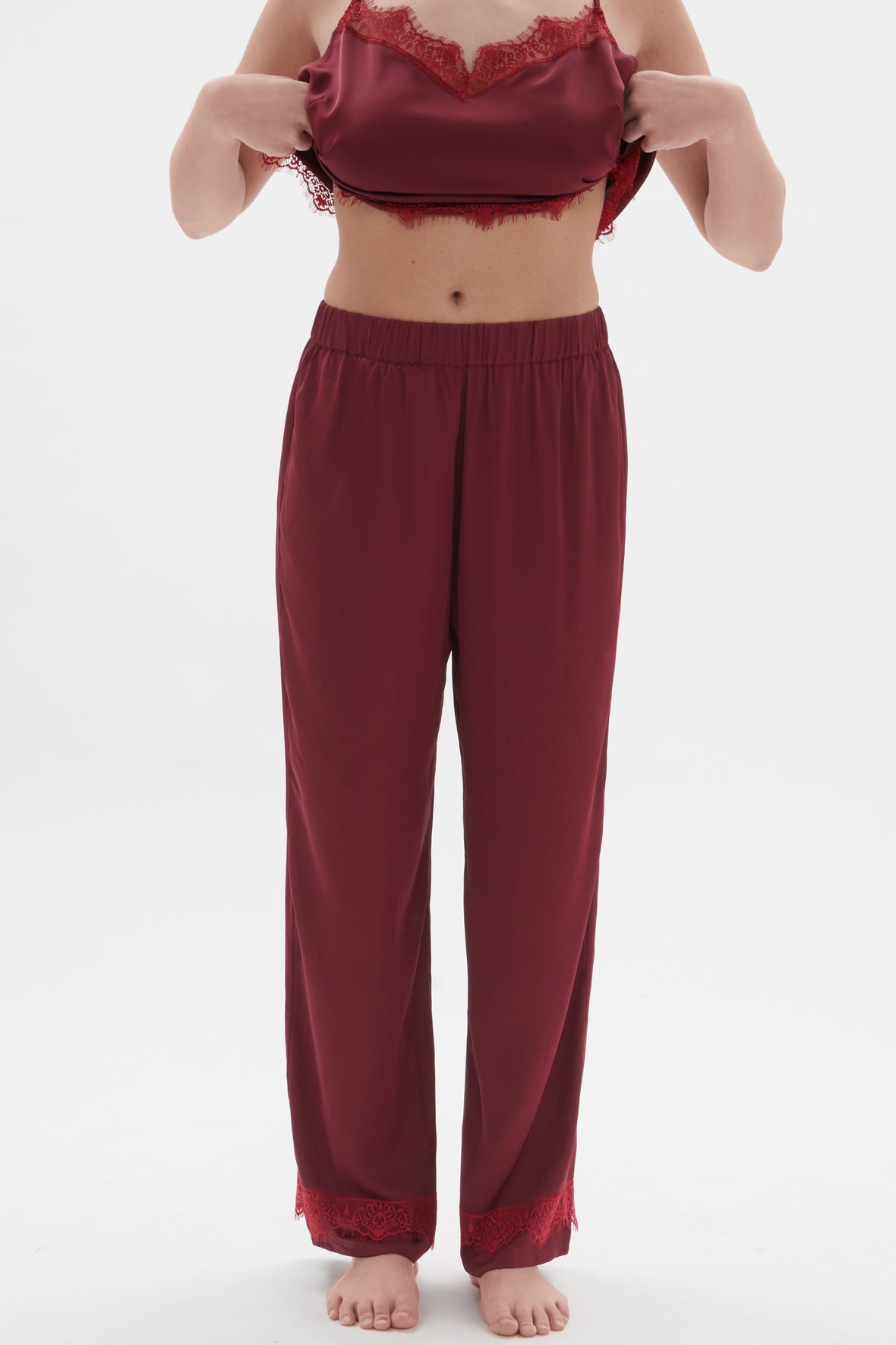 SIMONE PERELE SATIN SECRETS LOUNGEWEAR 23H660- SPINEL RED