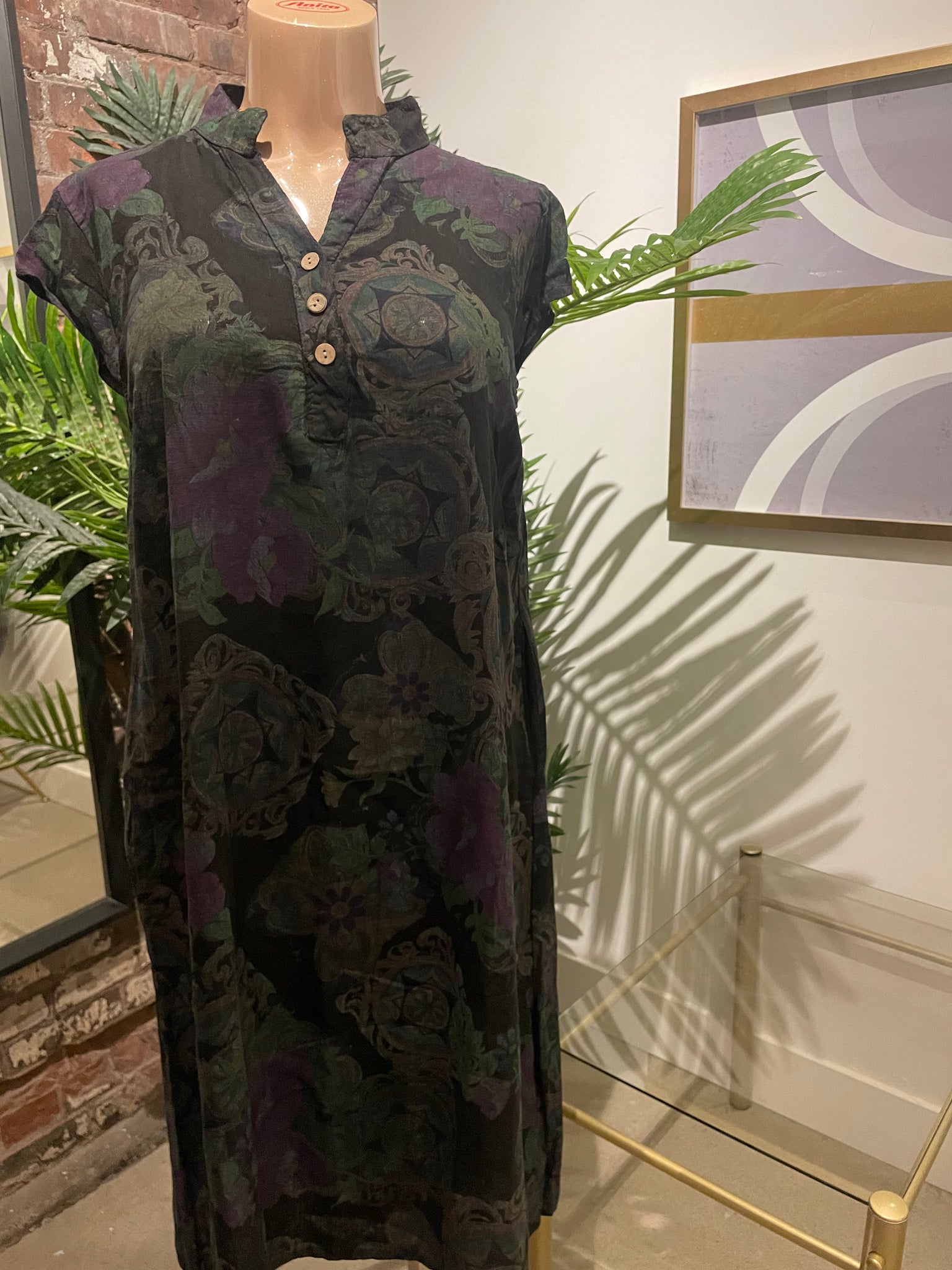 GM30383-Plum Loco 100% Linen Cap sleeve Mandela Flower Print